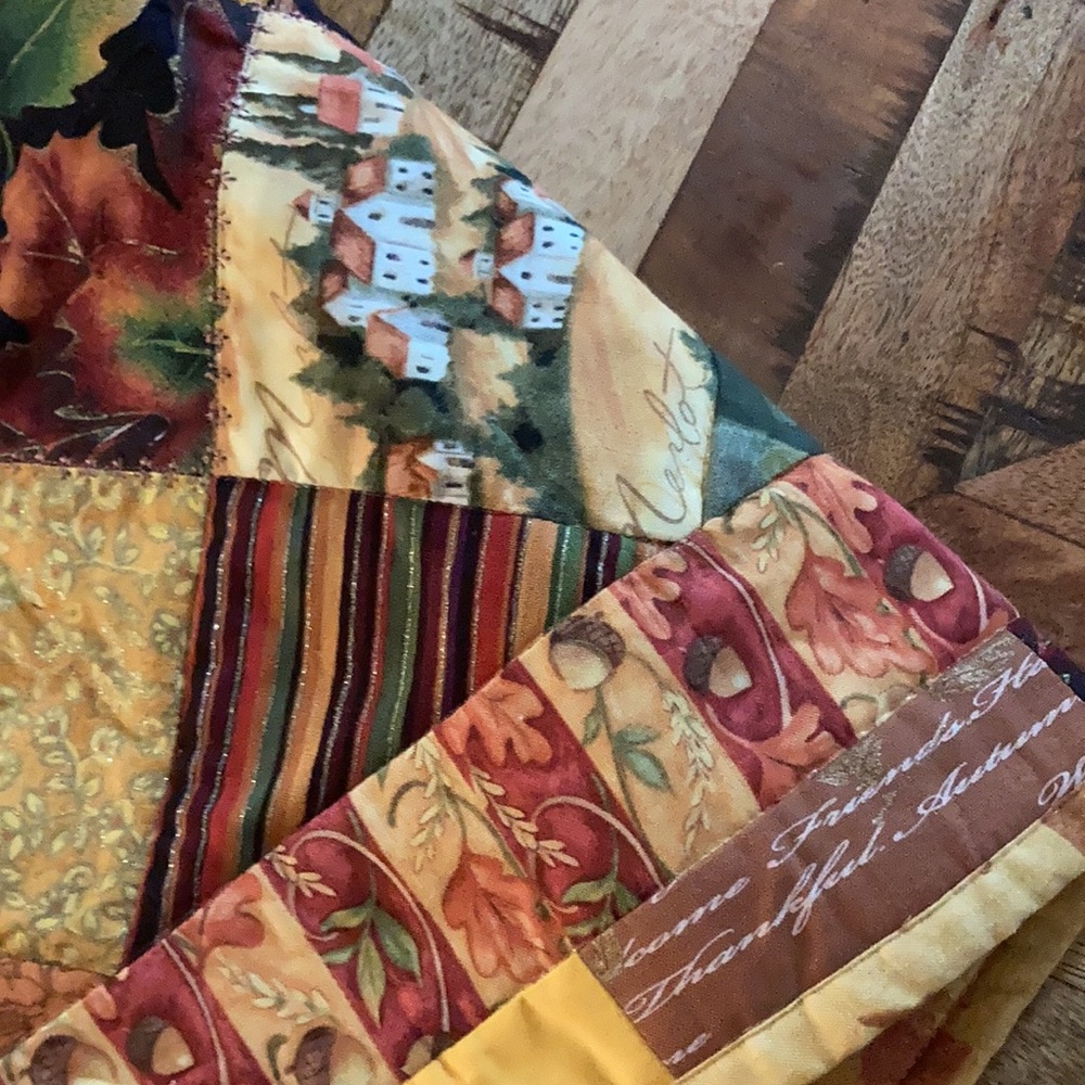 Autumn patchwork table runner - reversible - Picture 4 of 5